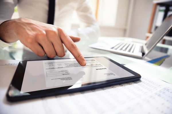 Invoices vs. Factur-X: What Are the Differences?